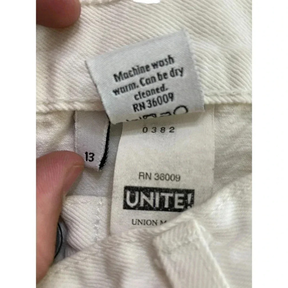 Calvin Klein Unite Women White Five Pocket Style Straight Leg Jean Size 13 - Picture 2 of 6